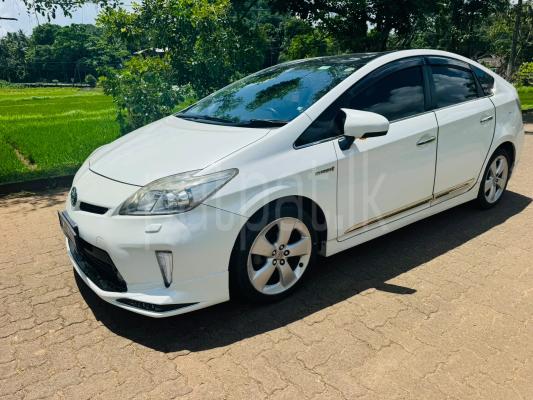 Toyota PRIUS S TOURUING 2013 - භාවිතා කරන ලද කාර් sale in Sri Lanka - patpat.lk