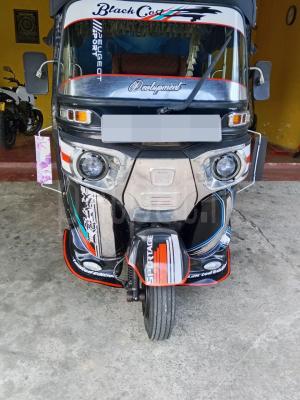 Bajaj Three Wheel 2015