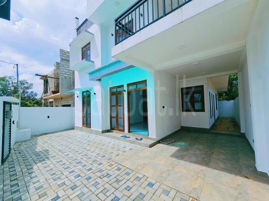 House for Sale in Athurugiriya