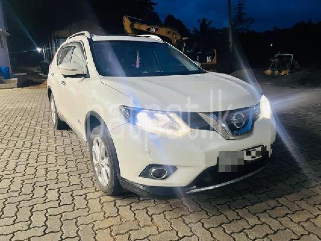 Nissan X Trail 2015 - பயன்படுத்தப்பட்டது SUV sale in Sri Lanka - patpat.lk