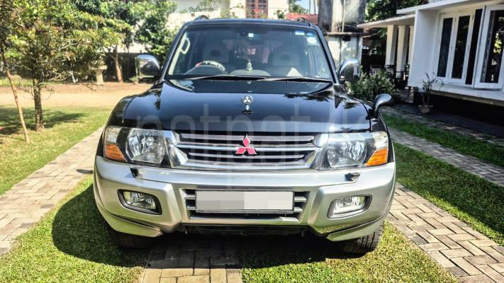 Mitsubishi Montero 2003