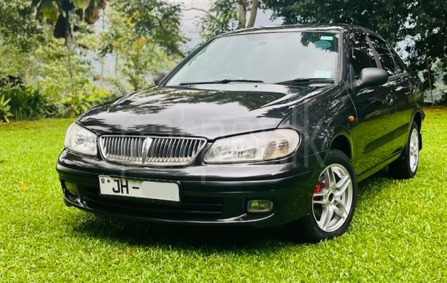 Nissan N 16 2001
