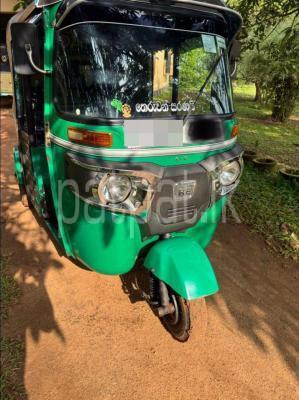 Bajaj Three Wheel 2015