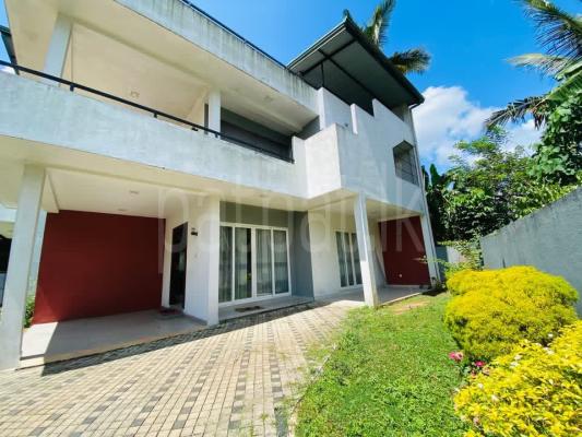 House for Sale in Athurugiriya