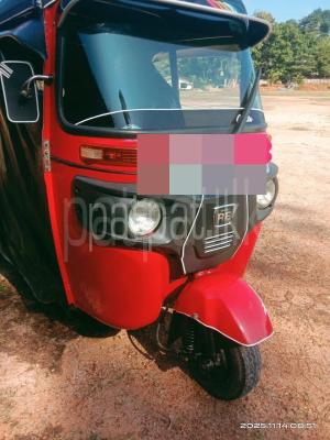 Bajaj Three Wheel 2015