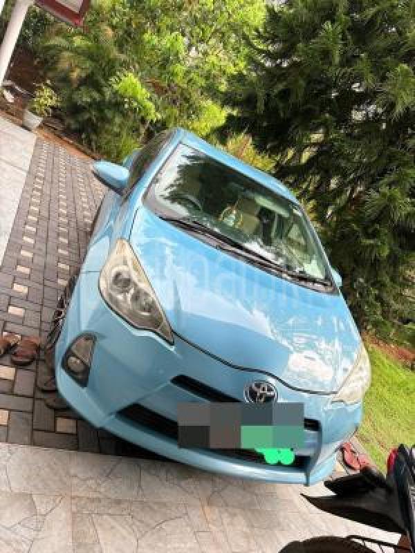 Toyota Aqua 2012 -  கார் sale in Sri Lanka - patpat.lk