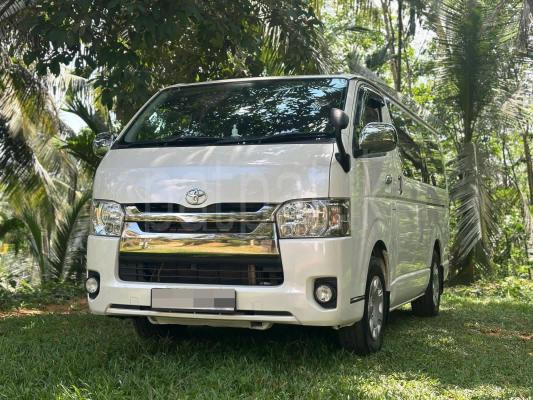 Toyota Hiace 2015 - භාවිතා කරන ලද වෑන් රථය sale in Sri Lanka - patpat.lk