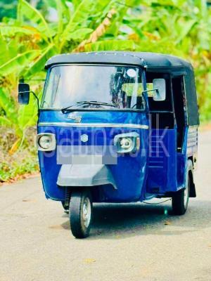 Piaggio Three Wheel 2012