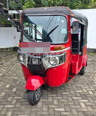 Bajaj Three Wheel 2015