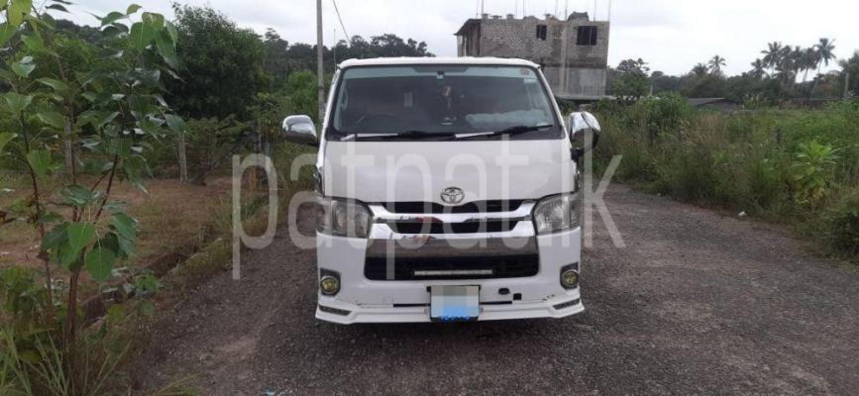 Toyota Hiace 2006 -  வேன் sale in Sri Lanka - patpat.lk