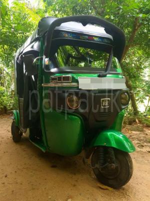 Bajaj Three Wheel 2016