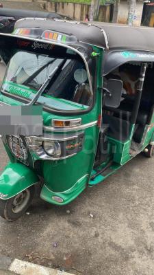 Bajaj Three Wheel 2016
