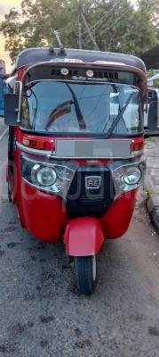 Bajaj 4 stroke 2016 - Reconditioned Three wheeler sale in Sri Lanka - patpat.lk