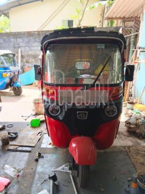 Bajaj Three Wheel 2015