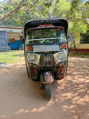 Bajaj Three Wheel 2015