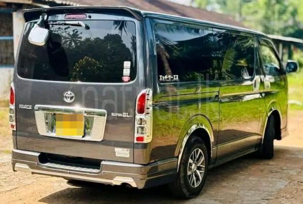 Toyota Hiace 2010