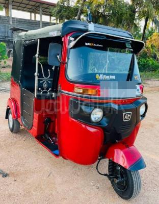 Bajaj Three Wheel 2015