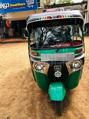 Bajaj Three Wheel 2016