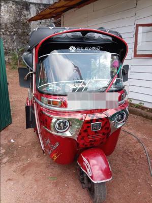 Bajaj Three Wheel 2015