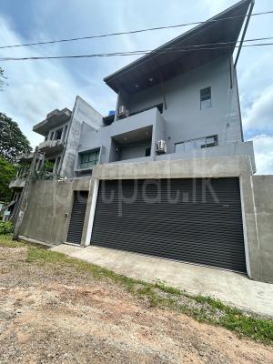 House for Sale in Pelawatta