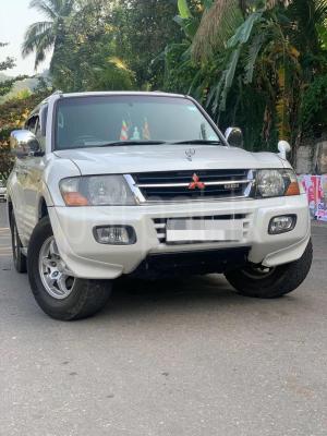 Mitsubishi Montero 2000