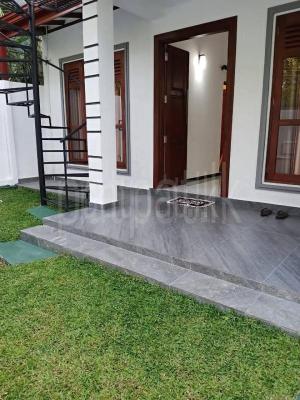 House for Sale in Athurugiriya