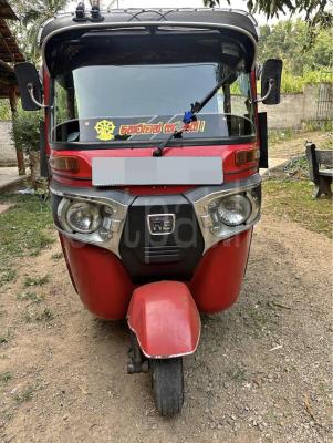 Bajaj Three Wheel 2016