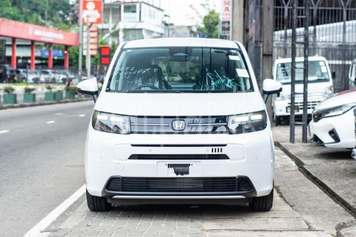 Honda Freed 2025 - අලුත් වෑන් රථය sale in Sri Lanka - patpat.lk