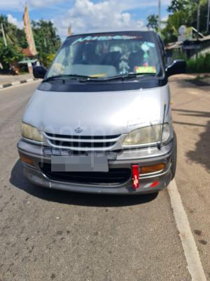 Nissan Serena 2004