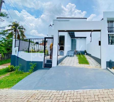 House for Sale in Athurugiriya