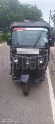 Bajaj Three Wheel 2015