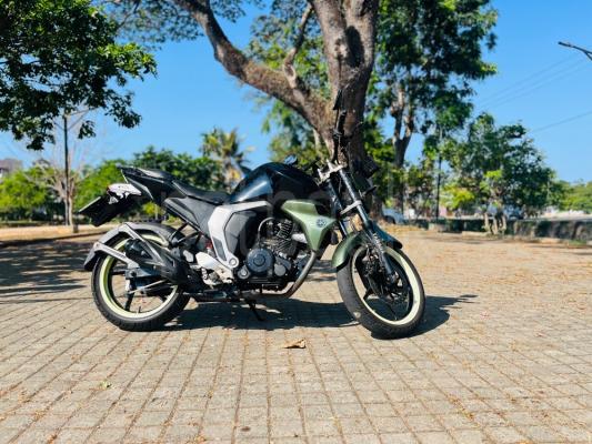 Yamaha FZ 2015 - பயன்படுத்தப்பட்டது பைக் sale in Sri Lanka - patpat.lk