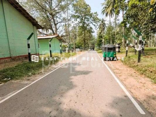 Commercial Land for Sale in Urapola