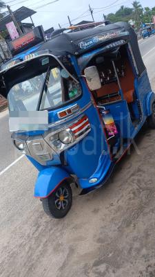 Bajaj Three Wheel 2016
