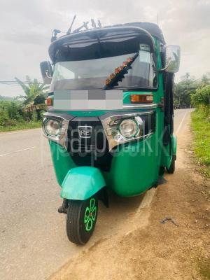Bajaj Three Wheel 2016