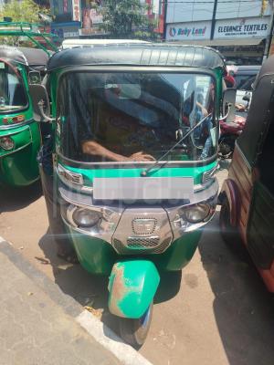 Bajaj Three Wheel 2016