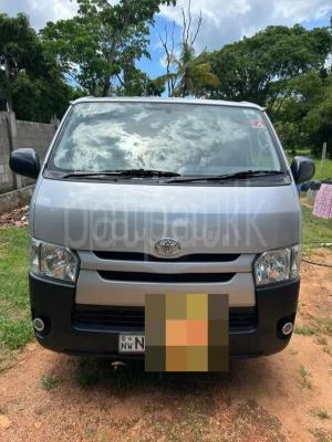 Toyota Hiace 2016 - பயன்படுத்தப்பட்டது வேன் sale in Sri Lanka - patpat.lk