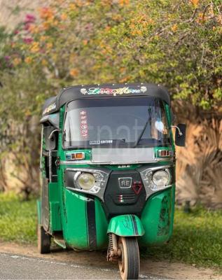Bajaj Three Wheel 2016