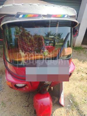 Bajaj Three Wheel 2013