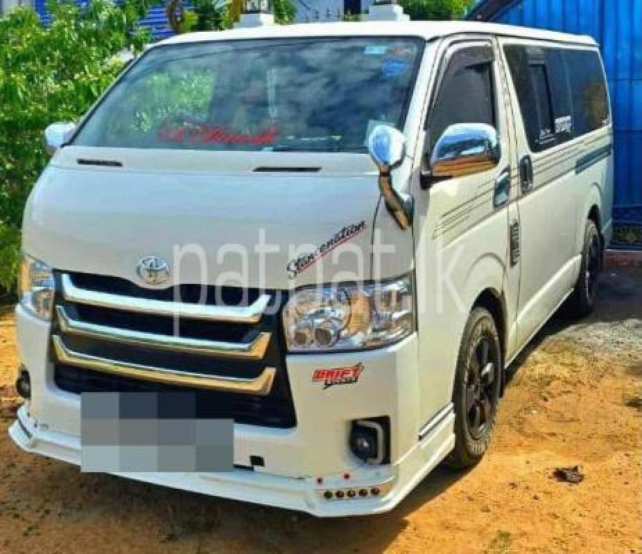 Toyota Grand Hiace 2007 - භාවිතා කරන ලද වෑන් රථය sale in Sri Lanka - patpat.lk