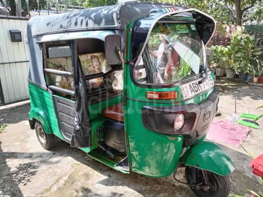 Bajaj Three Wheel 2016