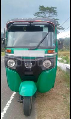 Bajaj Three Wheel 2014