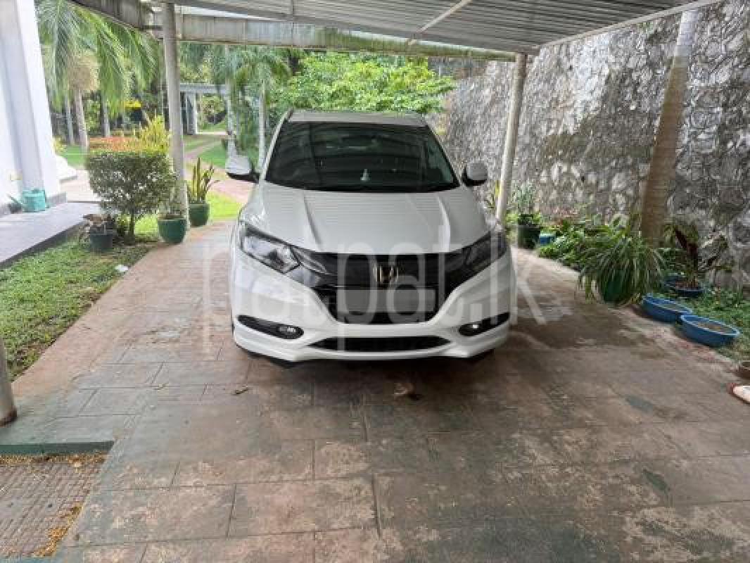 Honda Vezel 2015 -  SUV රථය sale in Sri Lanka - patpat.lk