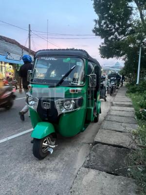Bajaj Three Wheel 2015