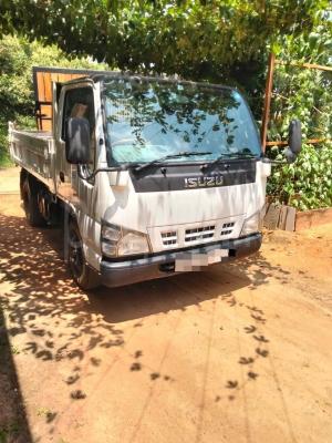 Isuzu ELF 2000