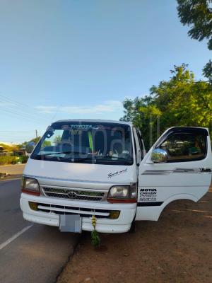 Toyota Hiace 2002 - භාවිතා කරන ලද වෑන් රථය sale in Sri Lanka - patpat.lk