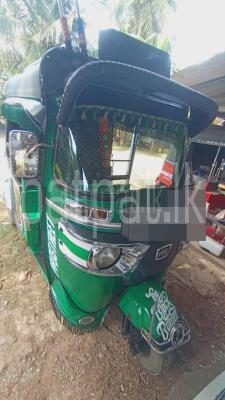 Bajaj Three Wheel 2014