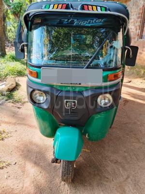 Bajaj Three Wheel 2015