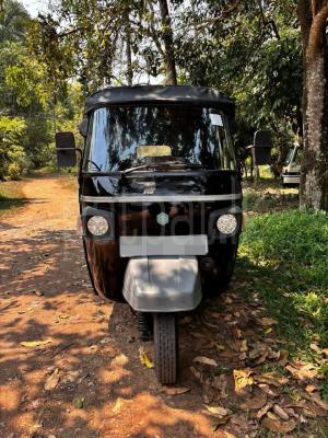 Piaggio Three Wheel 2016