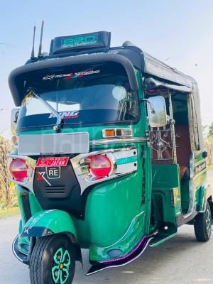 Bajaj Three Wheel 2019
